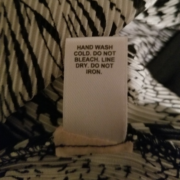 3/$15💞HOST-PICK💞 Super Cute Cato Top! - Picture 5 of 5